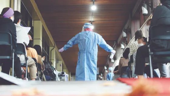 刻苦训练篮球时如何避免受伤的建议_1